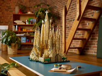LEGO выпустила Саграду Фамилию из 12 000 деталей