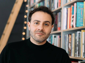 Армен Захарян выпустил новую книгу «Письма темных людей»