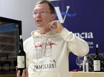 Валенсиец создал вино в честь иммигрантов