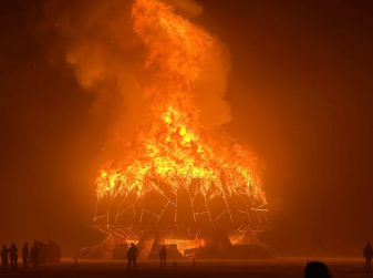 Храм валенсийского архитектора сожгли на Burning Man