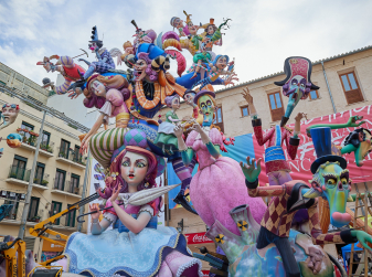Кому и чему посвящены фигуры Las Fallas в 2026 году