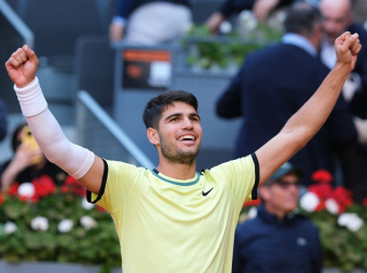 Испанцы празднуют победу Алькараса на US Open