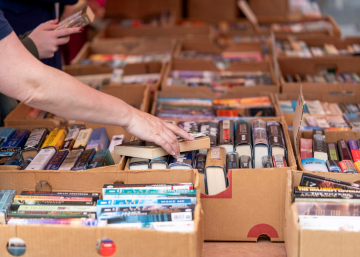 Книжная ярмарка Fira del Llibre в Валенсии