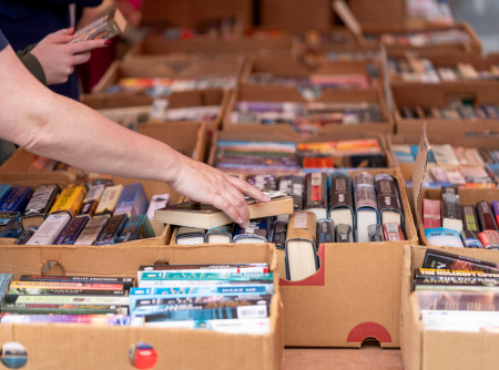 Книжная ярмарка Fira del Llibre в Валенсии