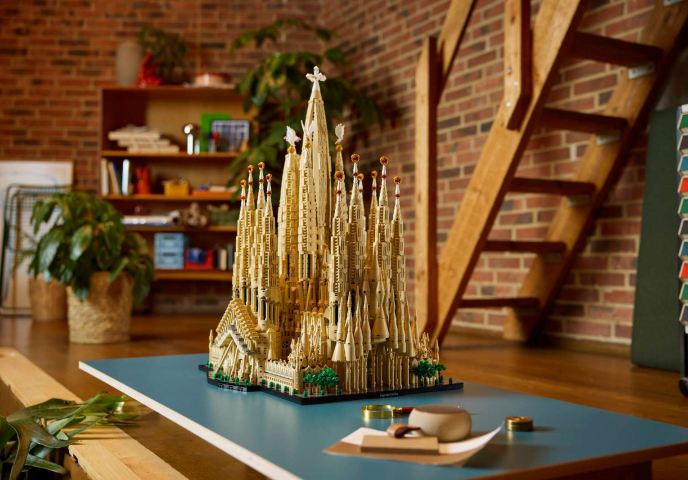 LEGO выпустила Саграду Фамилию из 12 000 деталей