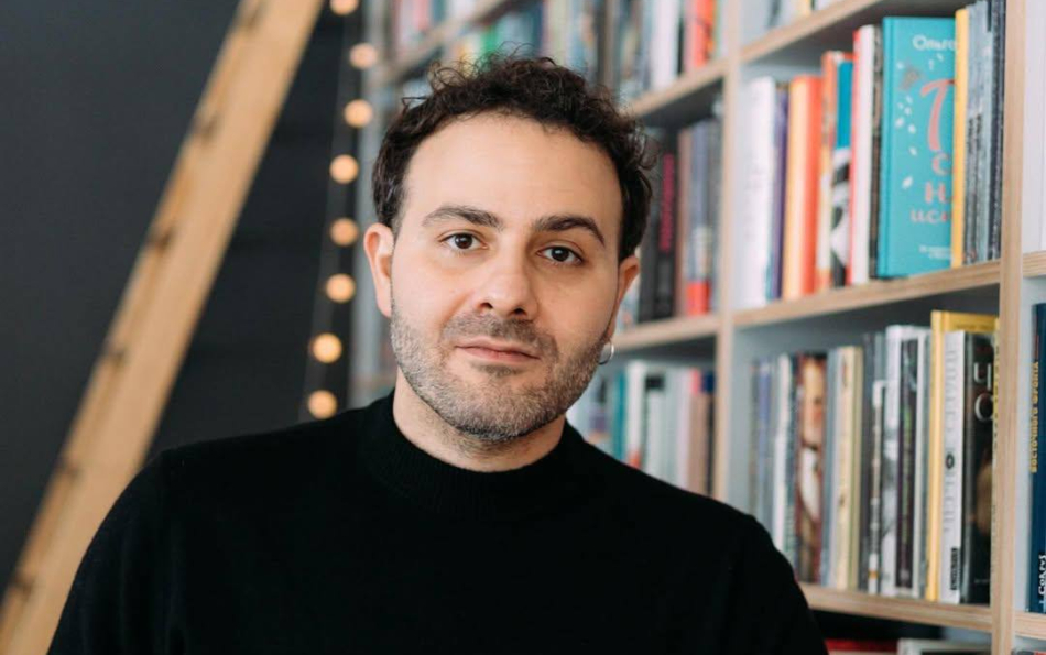 Армен Захарян выпустил новую книгу «Письма темных людей»