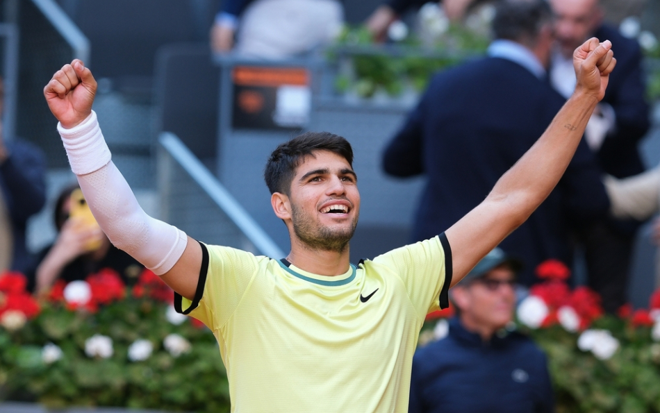 Испанцы празднуют победу Алькараса на US Open