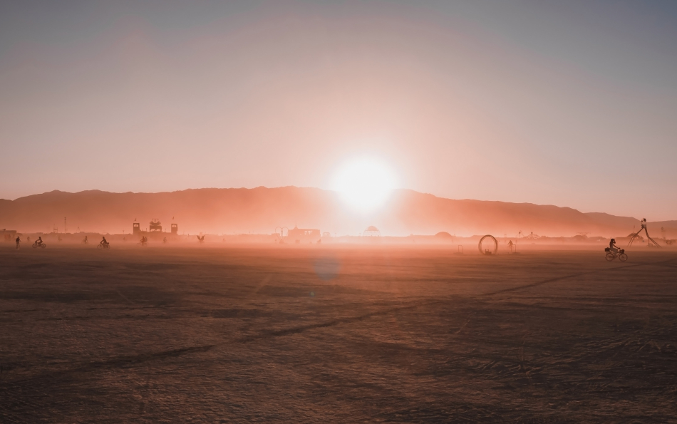 Храм валенсийского архитектора на Burning Man устоял перед песчаной бурей